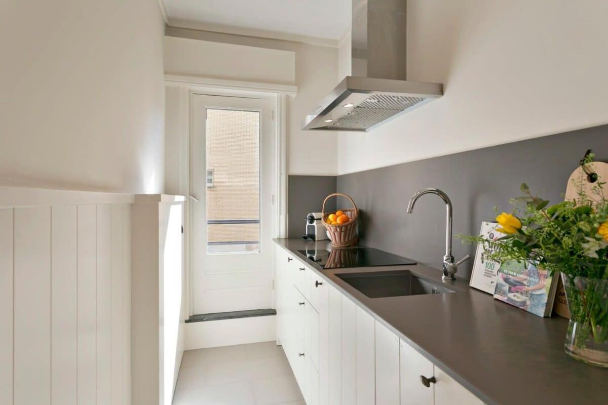 Huswell - Stylish Apartment At The Zeedijk Of Knokke Exteriör bild