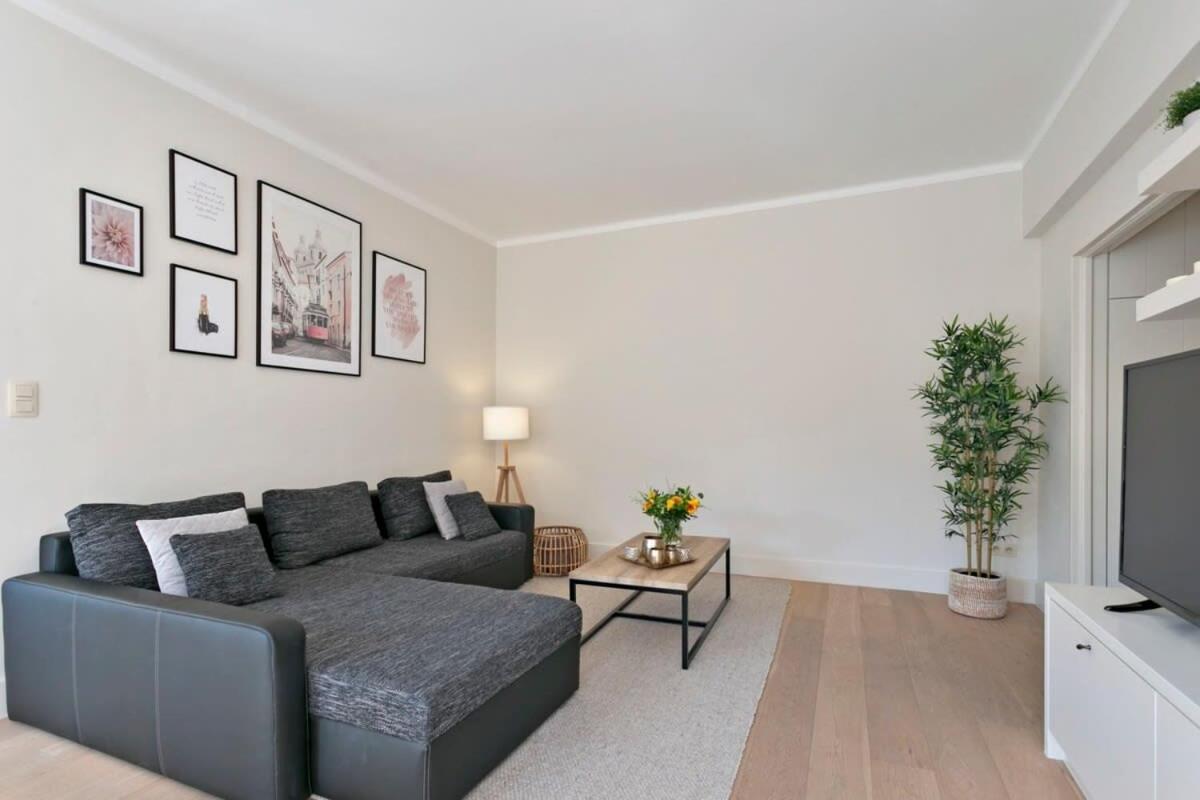 Huswell - Stylish Apartment At The Zeedijk Of Knokke Exteriör bild