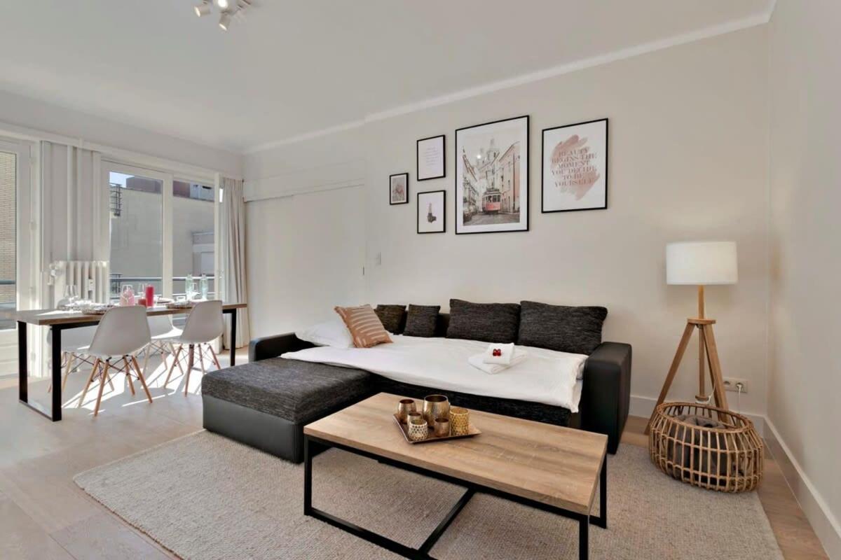 Huswell - Stylish Apartment At The Zeedijk Of Knokke Exteriör bild